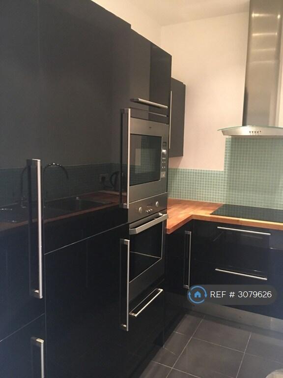 Apartment in Slough - More