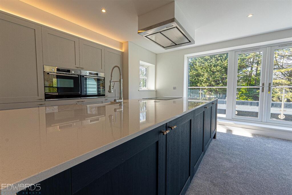 14 Golf Links Road, Ferndown photo 2