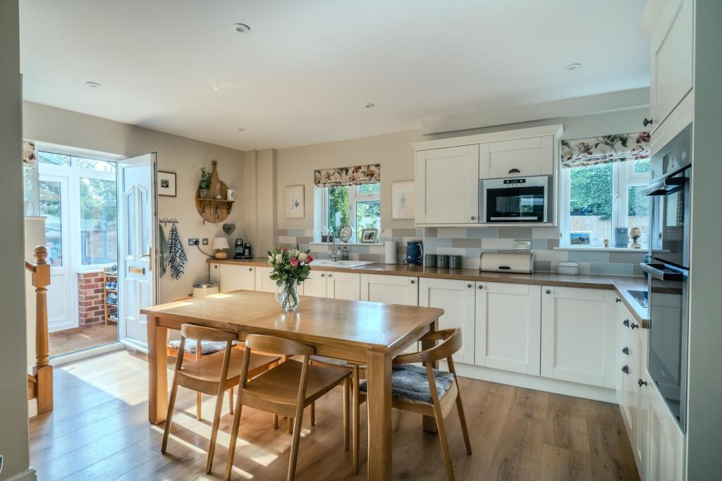 House in Worcester - View 3