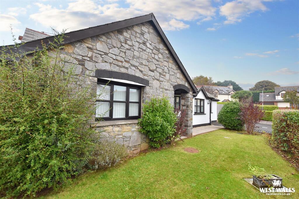 4-bed bungalow on Parklands, St Florence, Tenby, £375,000