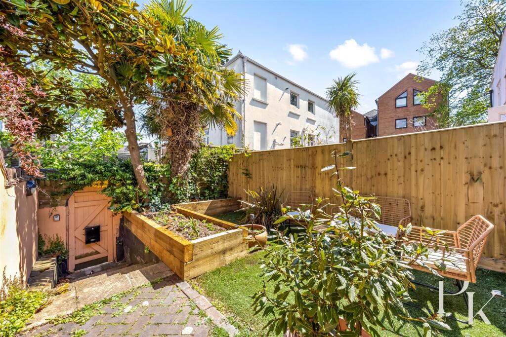 House in Brighton - View 4