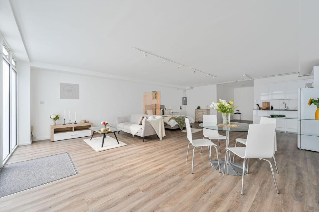 Apartment in London - More