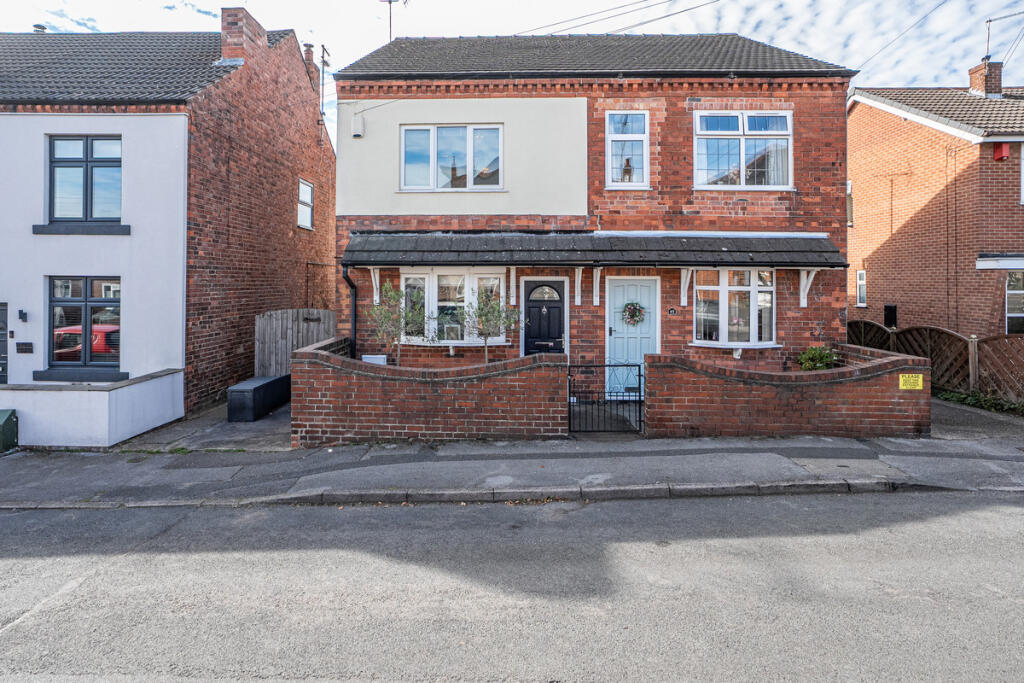 3-bed semi-detached on Laverick Road, Jacksdale, NG16, £200,000
