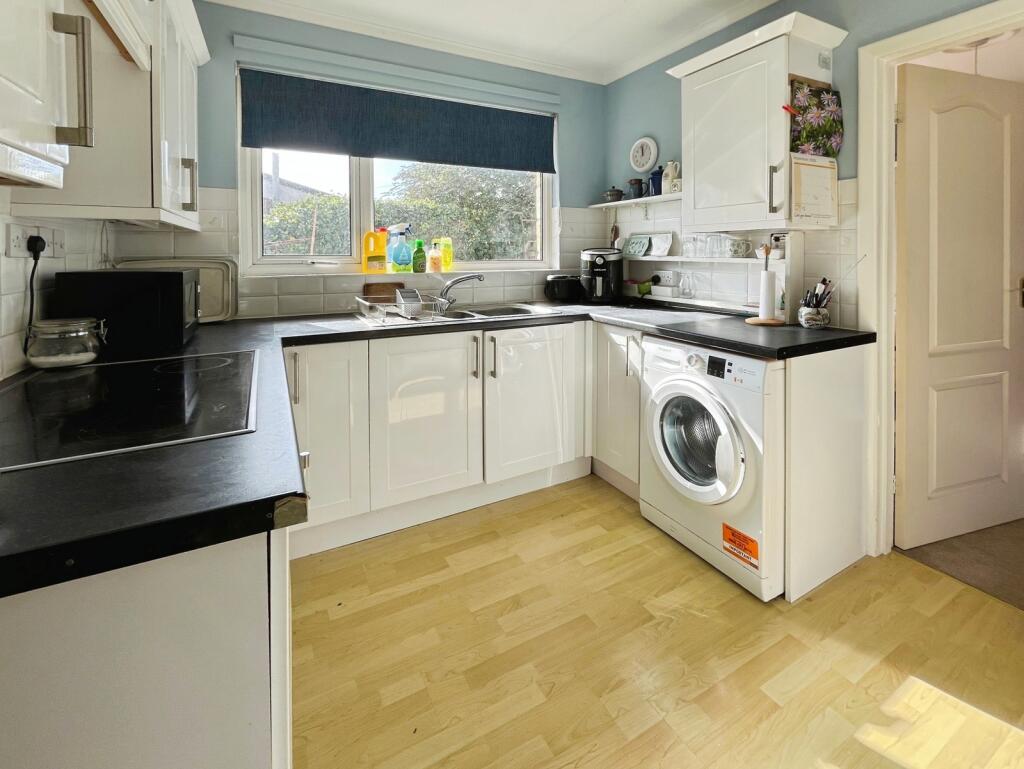 House in Newport, Brighstone - More