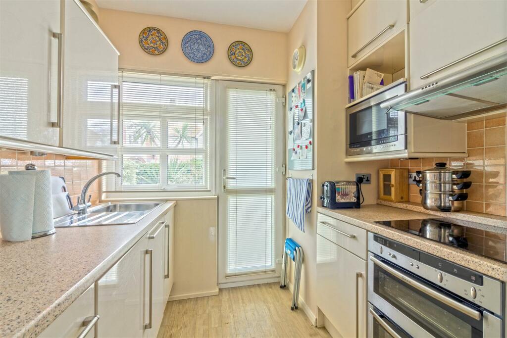 Brighton Road, Worthing photo 5