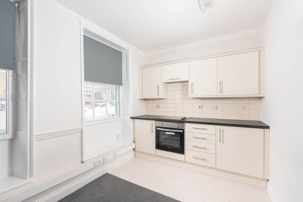 Apartment in Northampton, Semilong - More