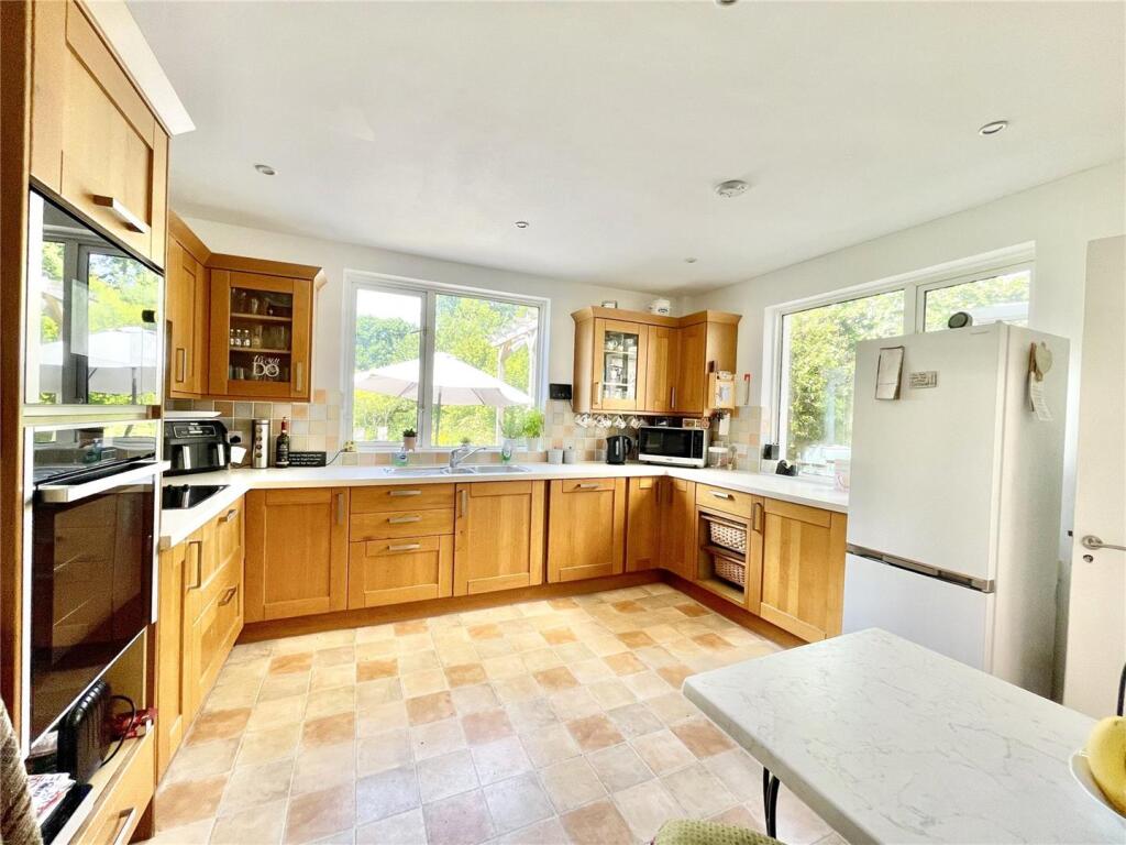 Hinton Wood Avenue, Highcliffe On Sea photo 4
