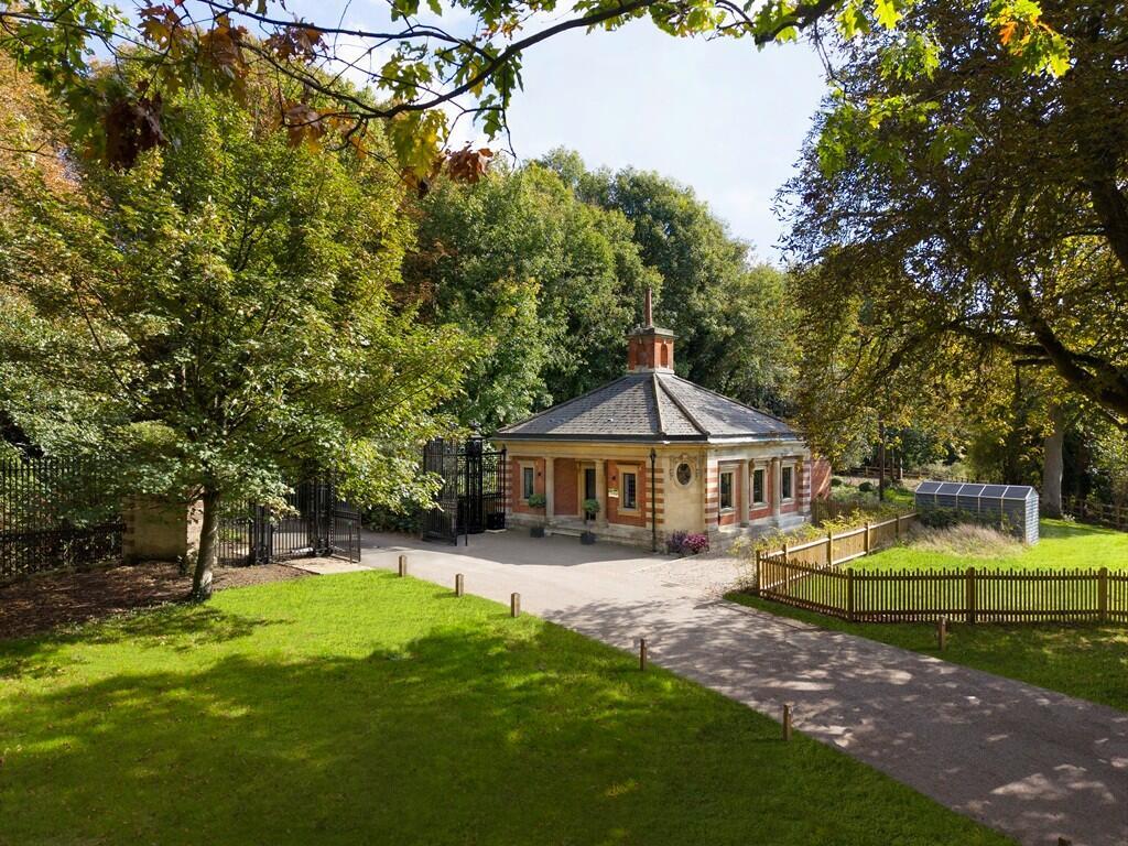 Main image of property: Joyce Grove,
Nettlebed,
RG95DF