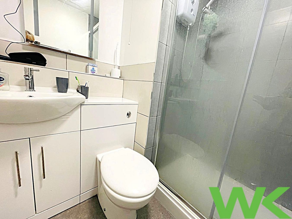 Apartment in Sandwell, West Midlands - View 5