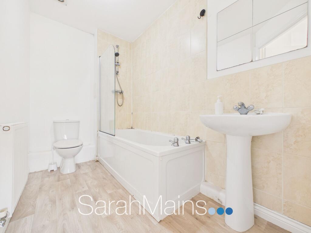 Apartment in Newcastle upon Tyne - View 4