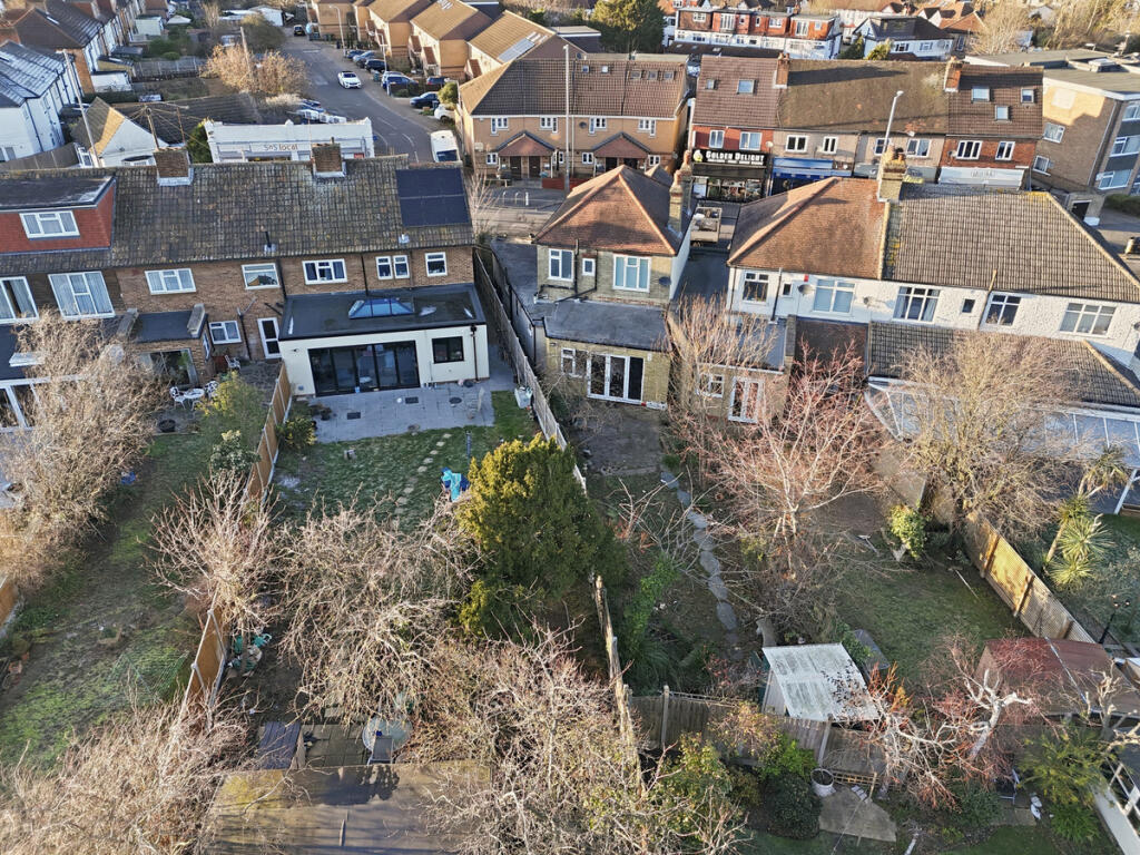 House in London, Hale End - View 2