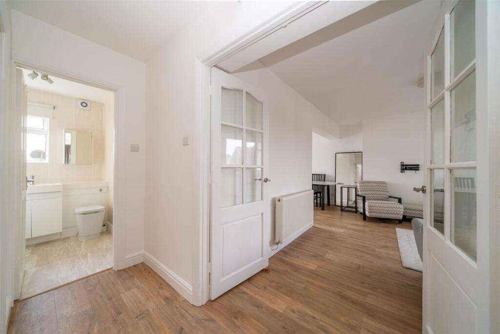 Apartment in Watford - More