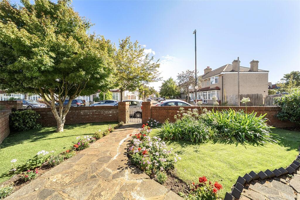 House in London, Mitcham - More