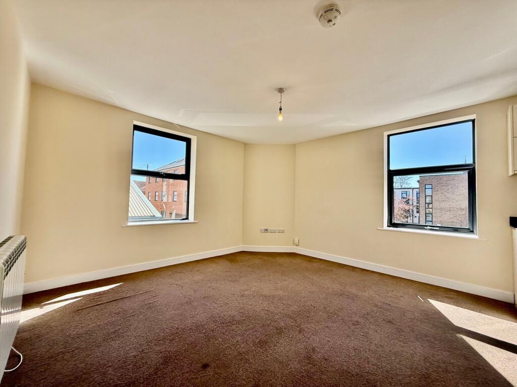 Apartment in Northampton, West Northamptonshire - View 3