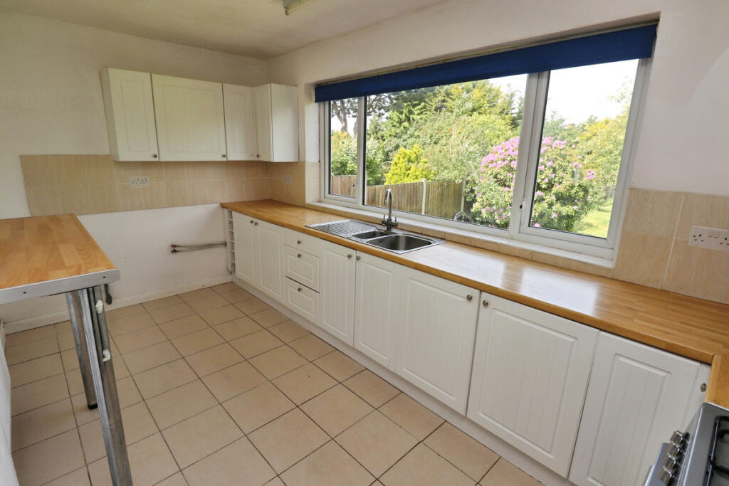 House in Rugby, Overslade - More