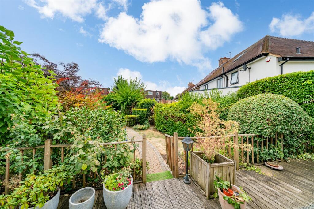 House in Three Rivers, Croxley Green - View 4