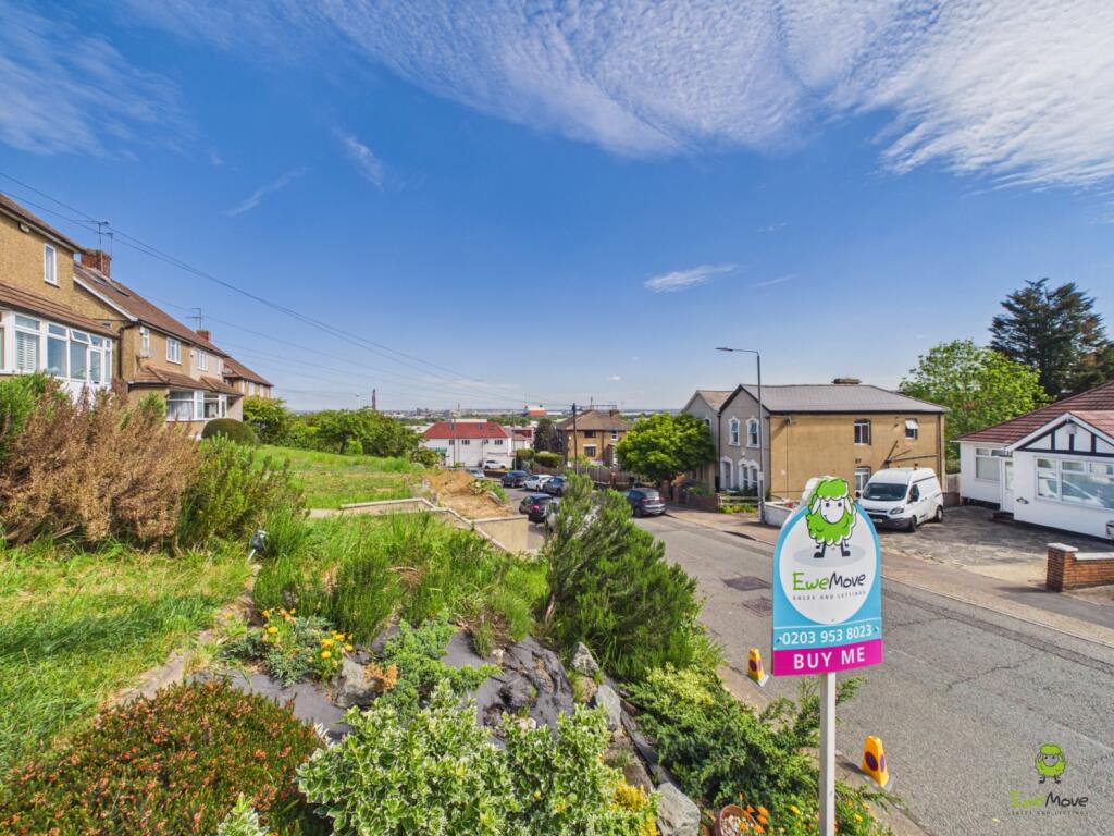 3-bed semi-detached on Heron Hill, Belvedere, Kent, DA17, £425,000