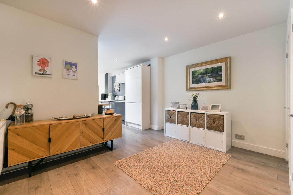 House in Walton-on-Thames, Surrey - View 4
