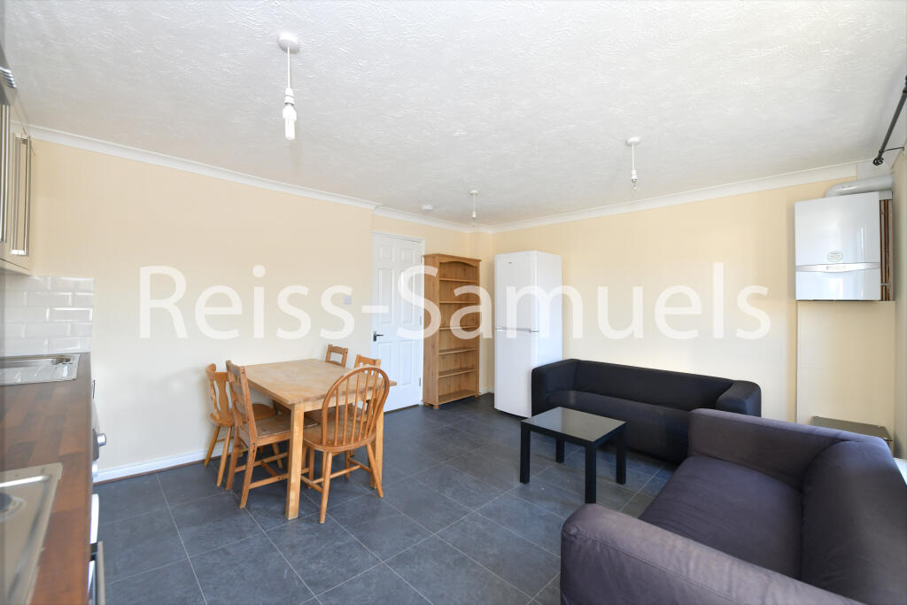 5 bedroom town house for rent