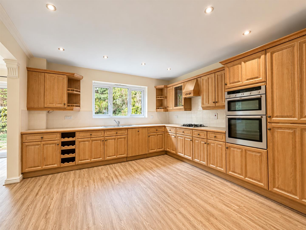 Wood Way, Great Notley, Braintree photo 4