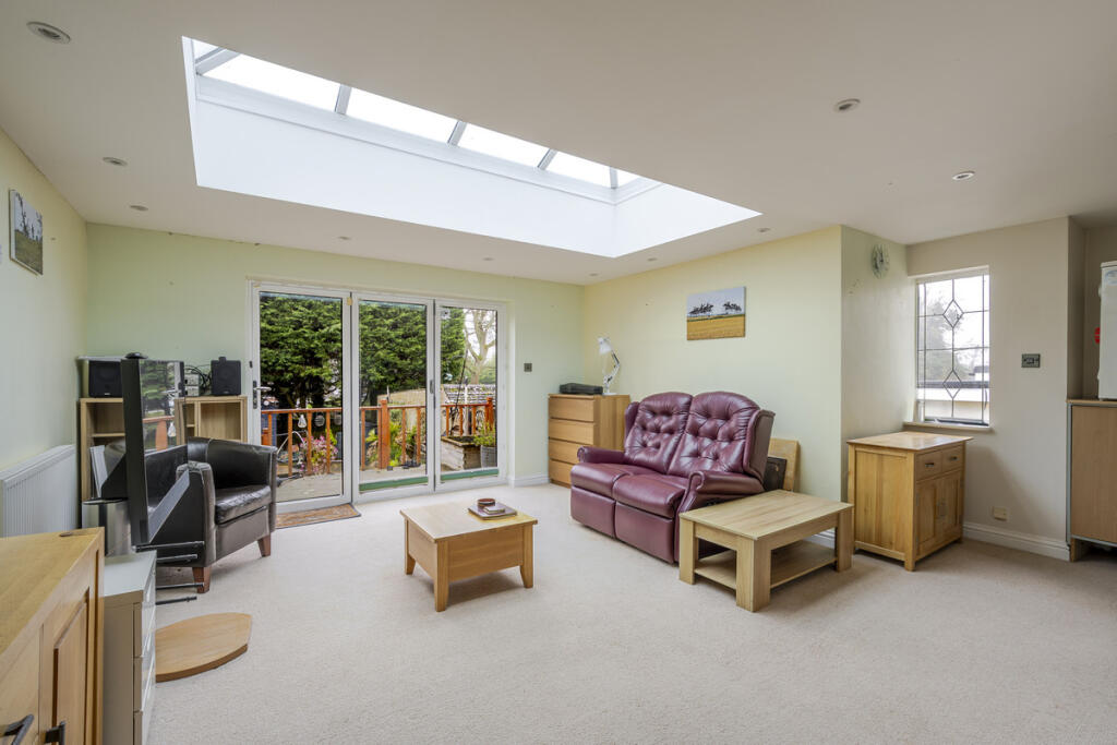 Beverley Rise, Billericay, CM11 photo 4
