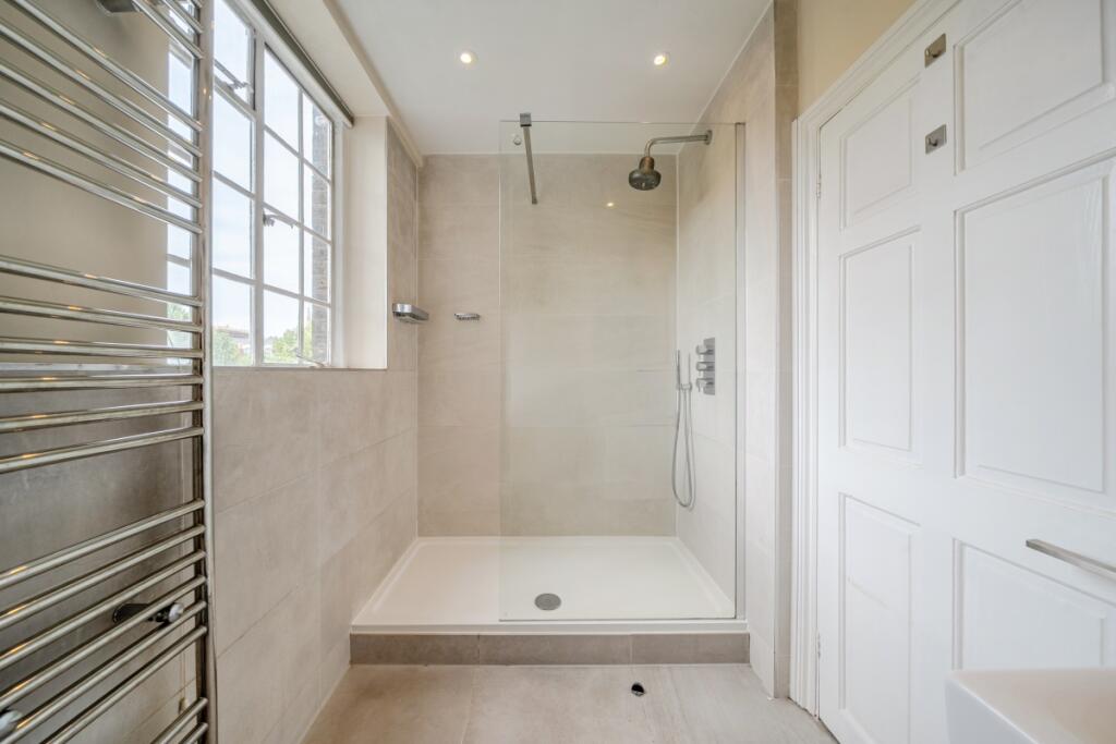 Apartment in London, Lot's Village, Brompton - More