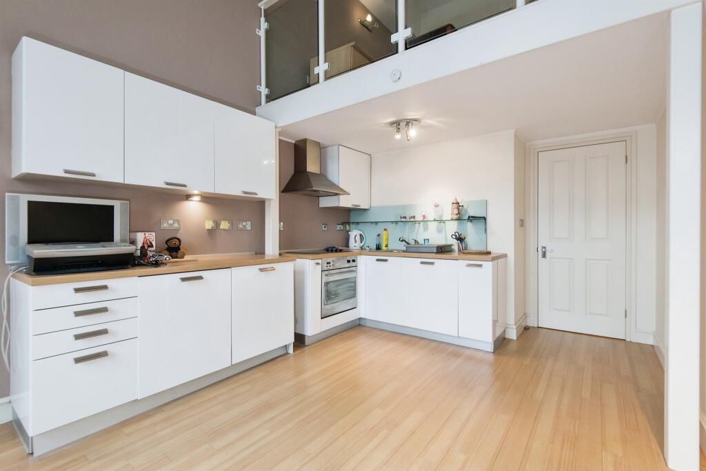 Apartment in Southampton - View 4