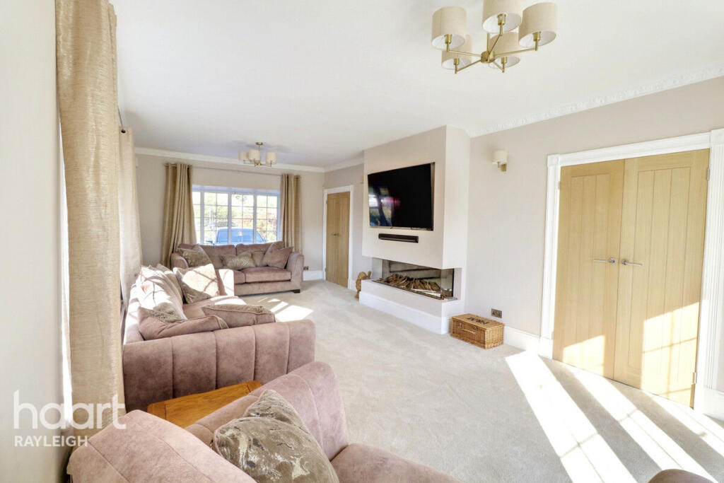 House in Southend-on-Sea - More