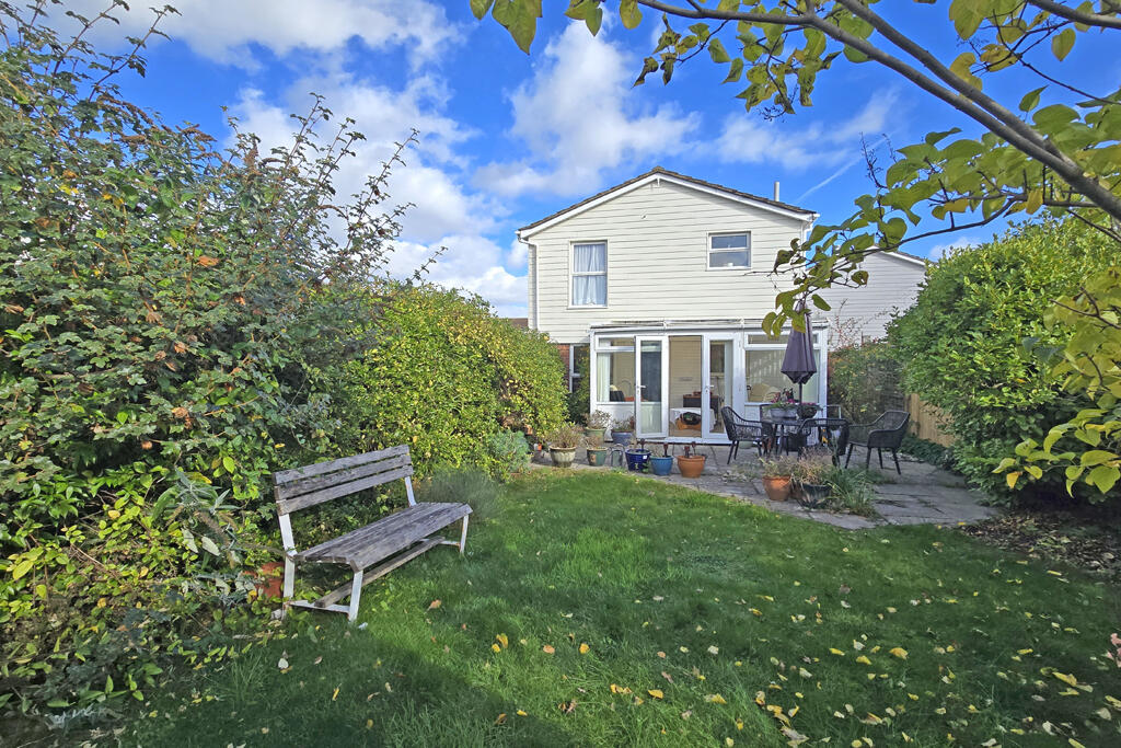 Meadowlands, Lymington, Hampshire, SO41 photo 2