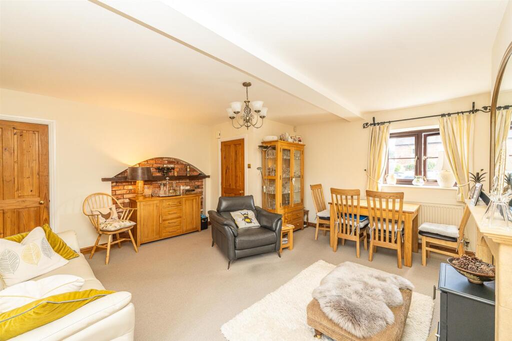 House in Stoke-on-Trent - More