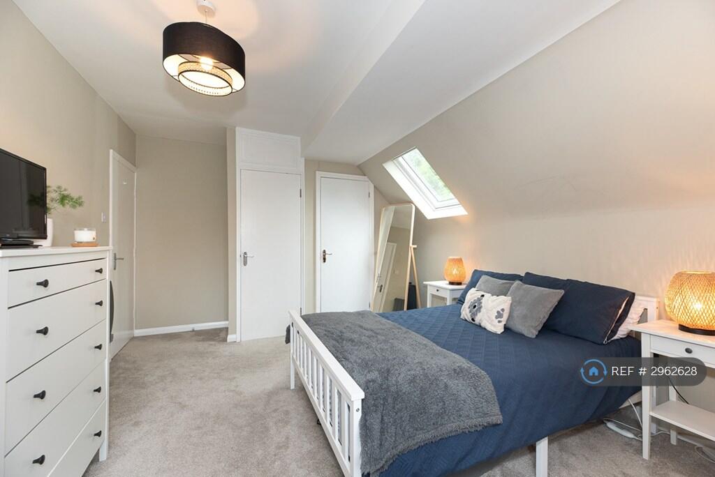 Apartment in Kingston upon Thames - More