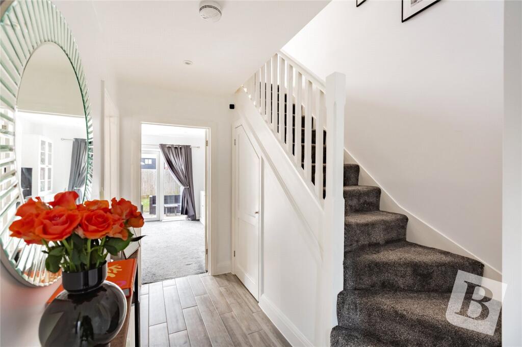 House in Basildon, Ramsden Crays - View 5