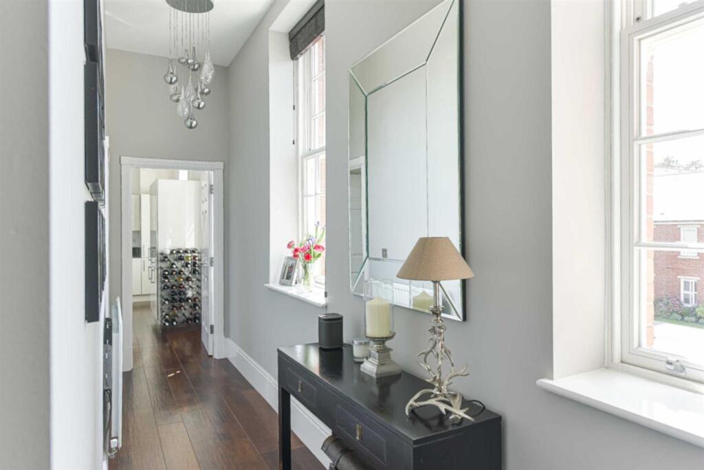 Apartment in Kingston upon Thames - View 3