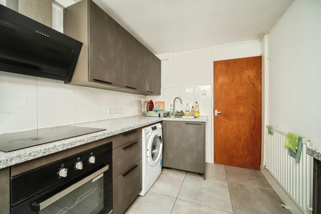 House in Basingstoke and Deane, Basingstoke - More