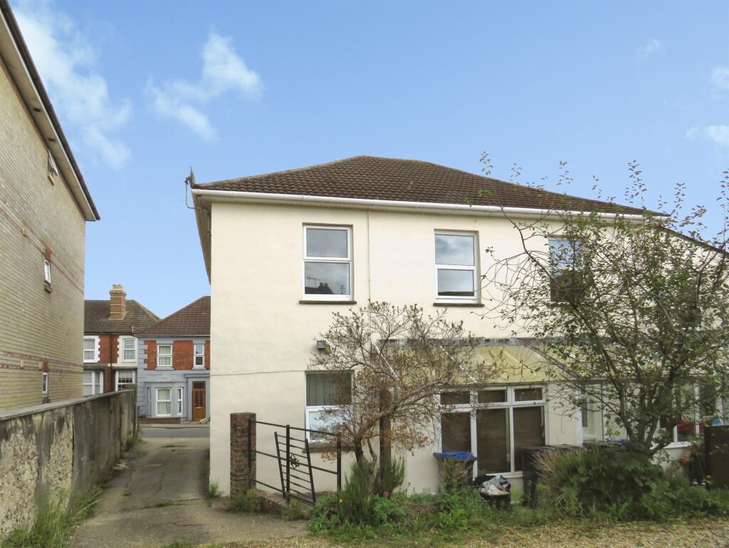 Apartment in Salisbury, St. Paul's - View 2