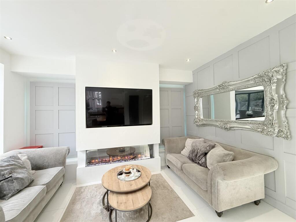 House in Tameside, Greater Manchester - View 4