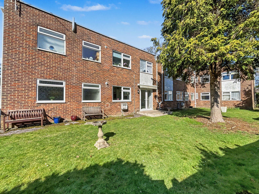 2-bed flat on West Christchurch, £250,000