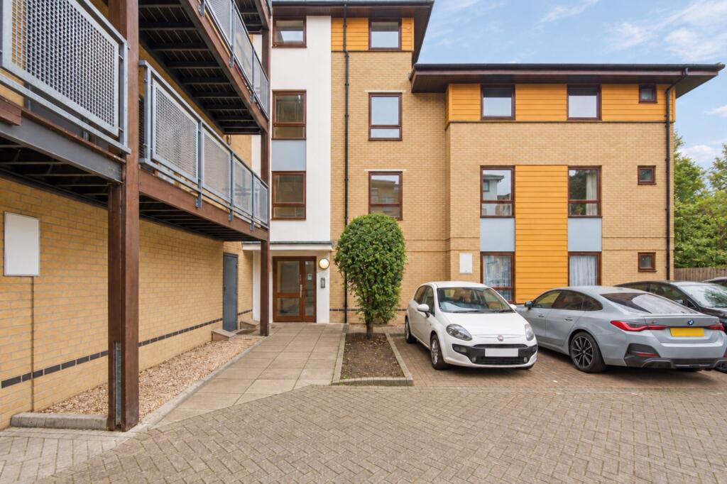 Main image of property: Harry Close, Callender Court, CR0