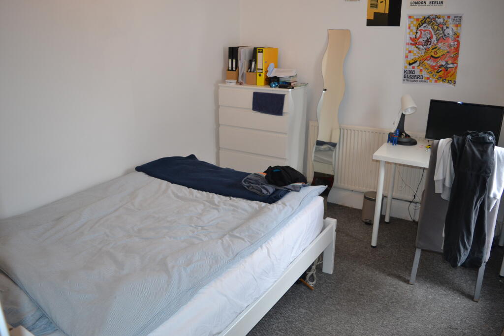 6 bedroom terraced house for rent