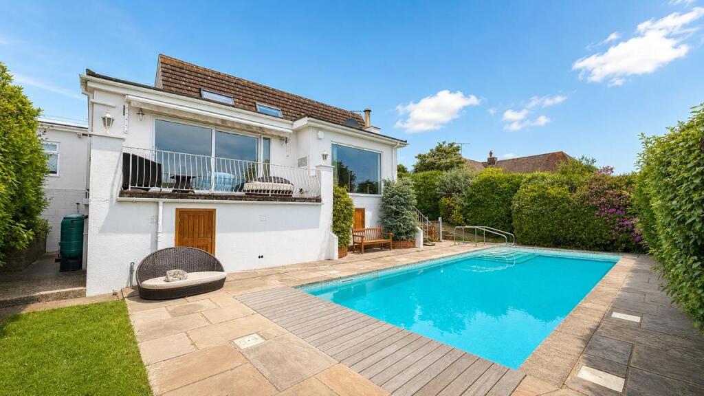 Main image of property: The Close, Fairlight