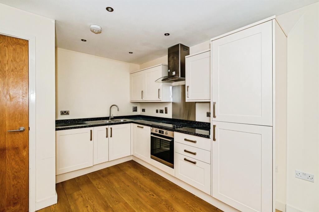 Apartment in Horsham, New Town - View 3