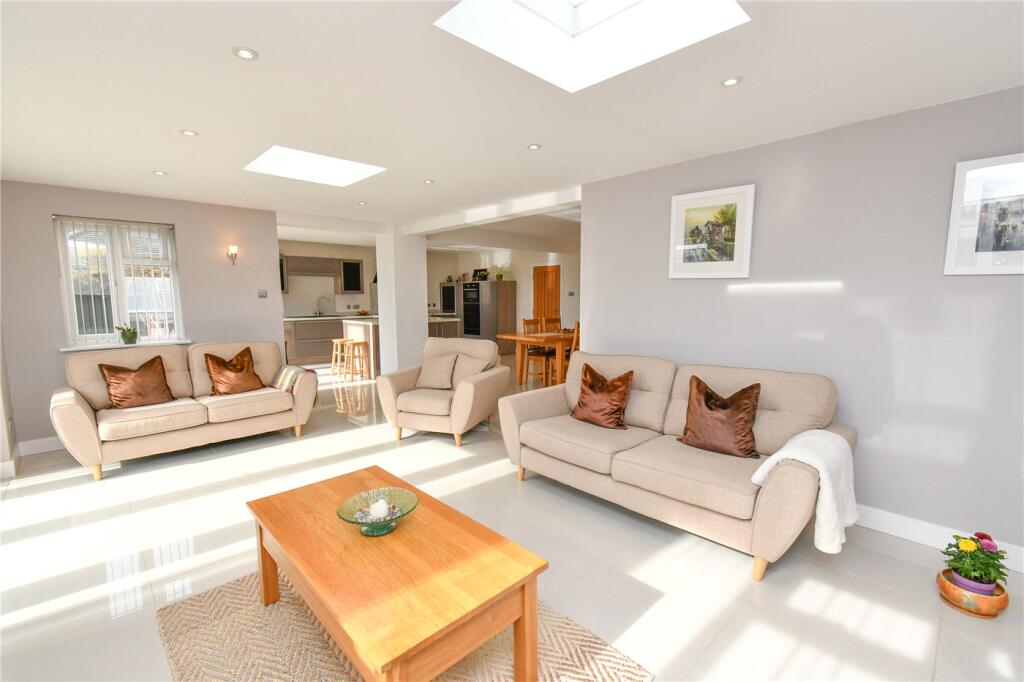 House in Wirral, Liverpool City Region - View 5