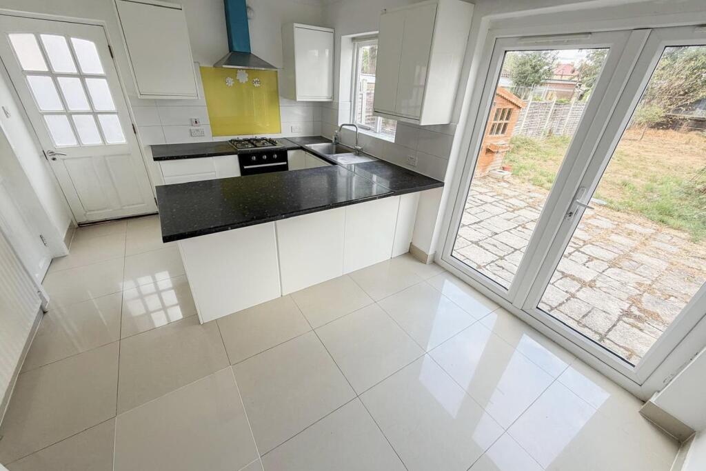 House in Twickenham - More