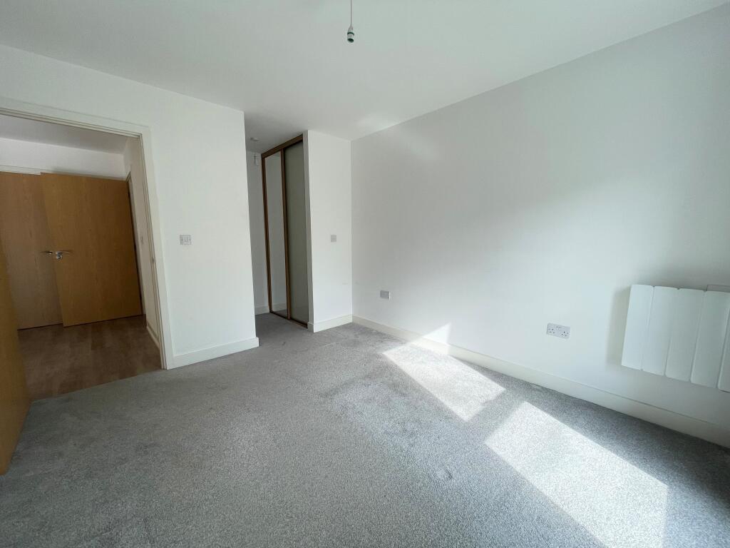 Apartment in Redhill - More
