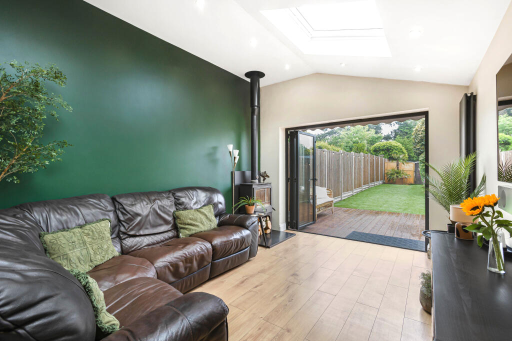 House in Hatfield, Nast Hyde - More