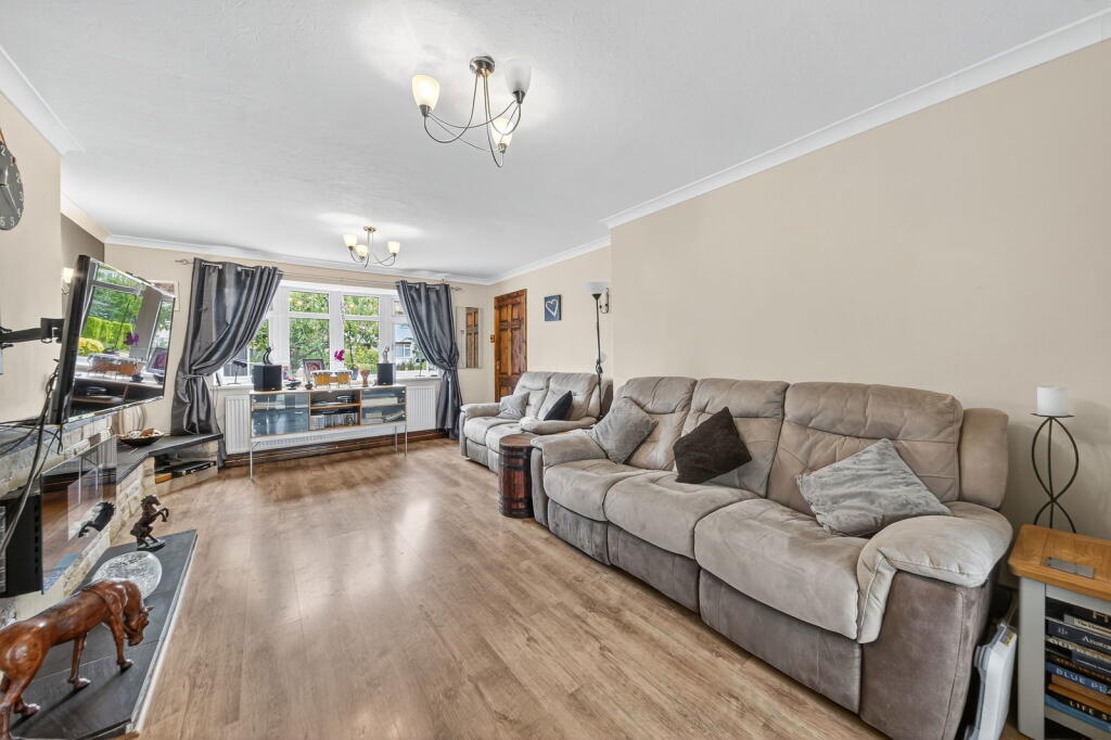Thornton Crescent, Church Langton, LE16 7TA photo 3
