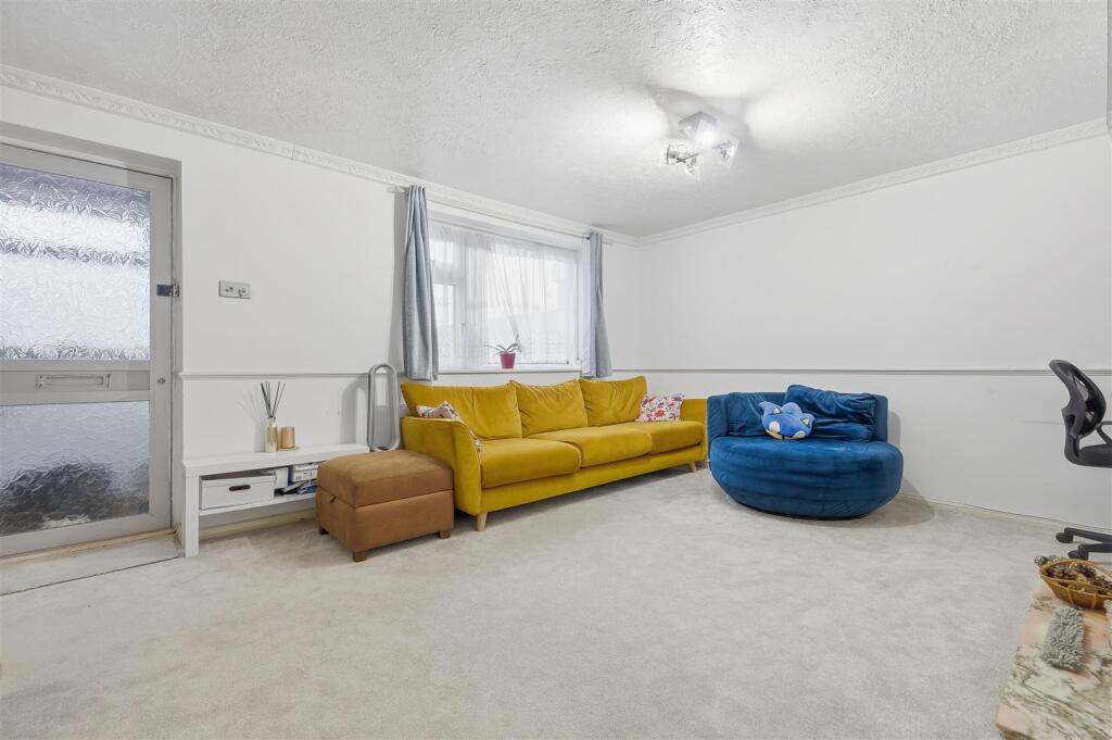 Bridle Close, Enfield – pohled 2