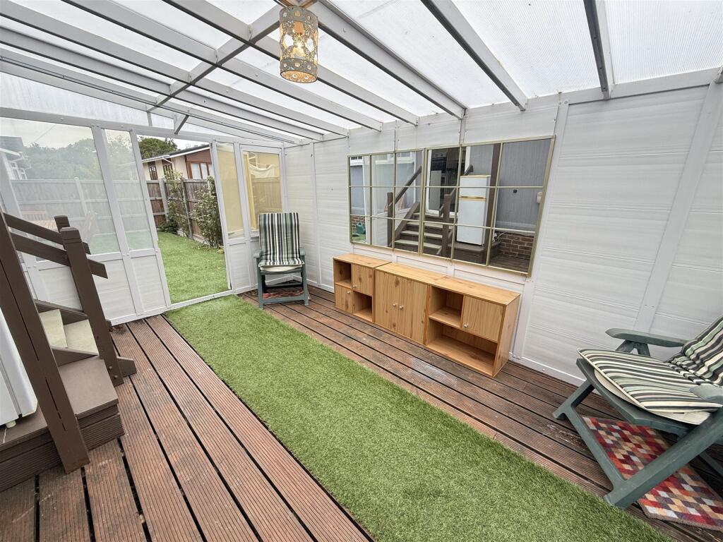 Maidstone Road, Paddock Wood, Kent photo 5