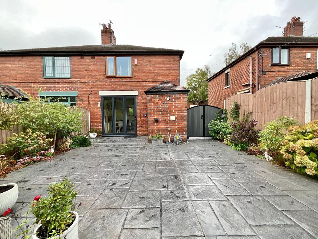 House in Stoke-on-Trent - View 4