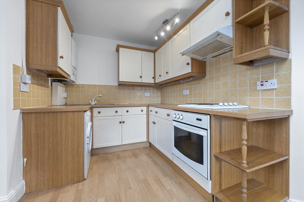 Apartment in Sutton - View 2